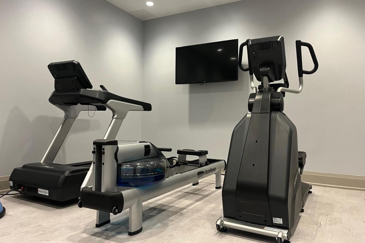 124 On Queen Hotel & Spa Ниагара-он-те-Лейк Экстерьер фото A treadmill and elliptical trainer