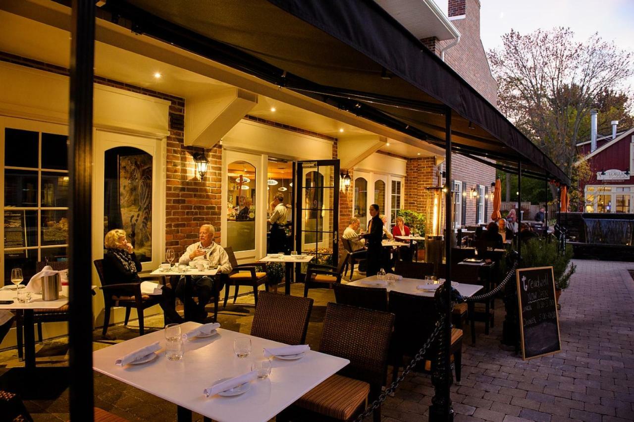 124 On Queen Hotel & Spa Ниагара-он-те-Лейк Экстерьер фото The restaurant in 2011