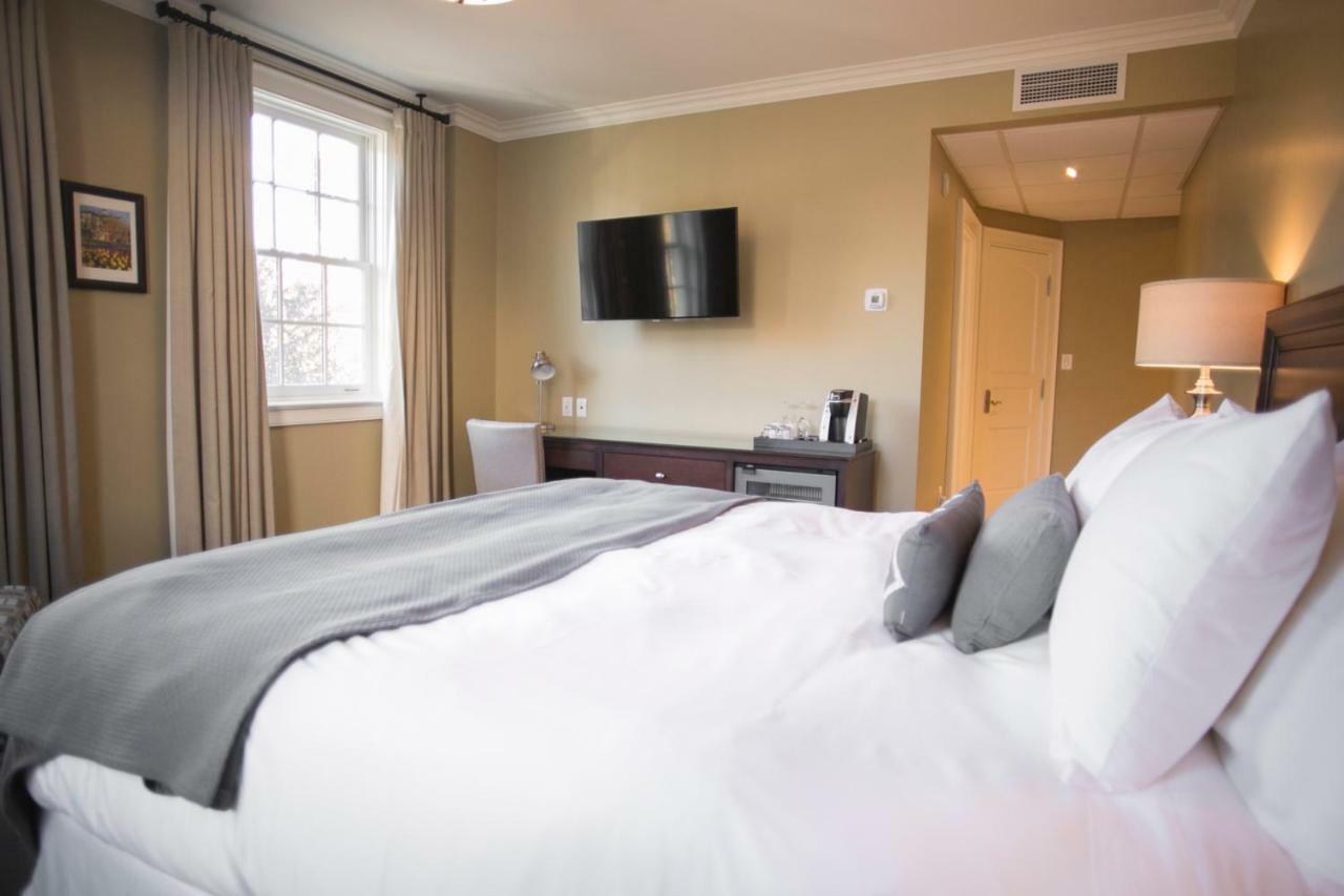 124 On Queen Hotel & Spa Ниагара-он-те-Лейк Экстерьер фото A room at the Inn at 97W